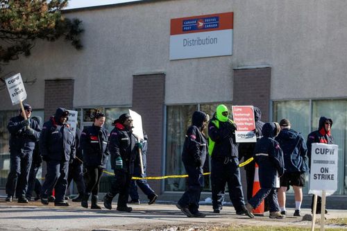 Canada: Nhân viên bưu chính bắt đầu đình công trên toàn quốc