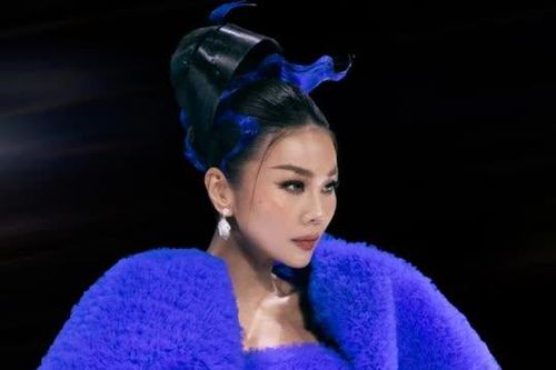 Thanh Hằng diện váy làm từ 200 mét vải làm vedette cho show Đỗ Mạnh Cường