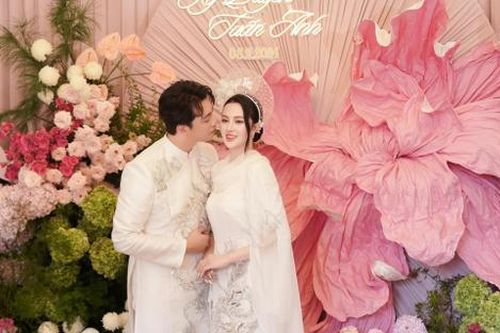 Đám hỏi 'chấn động' tại Quảng Ninh: Cô dâu xinh đẹp cao 1m80 cưới chồng 1m90, gia thế cực khủng