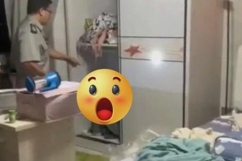 Tìm cách mở cánh cửa tủ bị kẹt, cô gái rụng rời khi thấy cảnh tượng bên trong