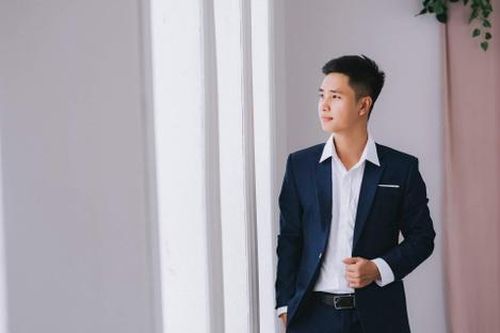Chàng trai có tên 'Tây không ra Tây, ta chẳng giống ta', lớn lên mới biết tự hào