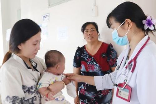 TPHCM: Ca bệnh sởi tiếp tục tăng, tay chân miệng và sốt xuất huyết giảm