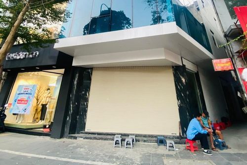 Khách thuê kiệt sức 'tháo chạy', mặt bằng nhà phố 'ế' hàng loạt