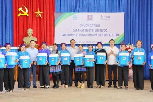 Lào Cai: Tập đoàn Xăng dầu Việt Nam tặng bình lọc nước cho người dân huyện Bắc Hà và Bảo Yên