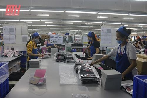 Nâng cao chất lượng các phong trào thi đua yêu nước trong công nhân, viên chức, lao động