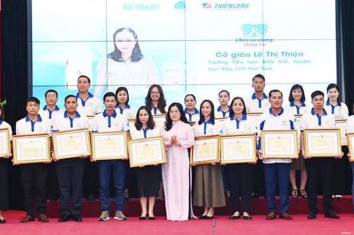 60 nhà giáo tiêu biểu tham gia chương trình 'Chia sẻ cùng thầy cô'