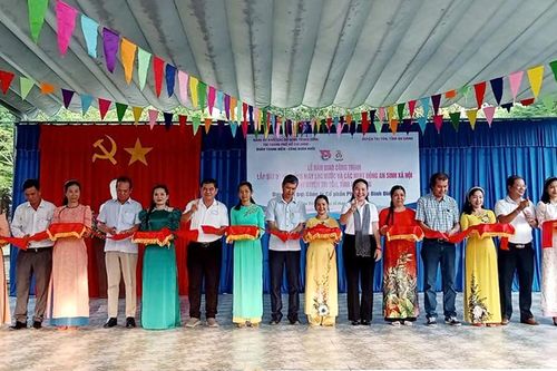 Bàn giao hệ thống máy lọc nước cho Trường Tiểu học và THCS Núi Tô