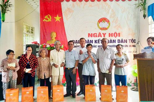 Nhân dân khóm Trung Bắc Hưng nêu cao tinh thần đoàn kết
