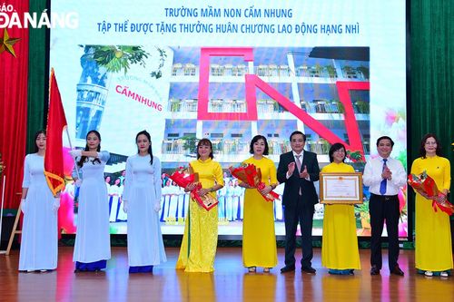 Trường Mầm non Cẩm Nhung nhận Huân chương Lao động hạng Nhì