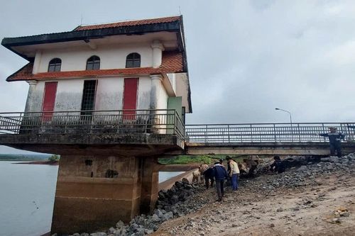 Gia Lai: Đã bịt kín vị trí hố sụt lún tại hồ Ia Ring