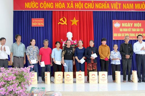 Ngày hội Đại đoàn kết toàn dân tộc tại Khu dân cư thôn Trung