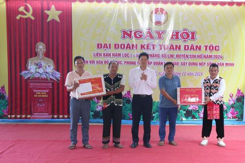 Ngày hội Đại đoàn kết toàn dân tộc Liên bản Nậm Lúc I – II xã Phăng Sô Lin