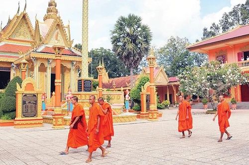 Đồng bào Khmer Nam Bộ rộn ràng đón lễ hội Ok Om Bok