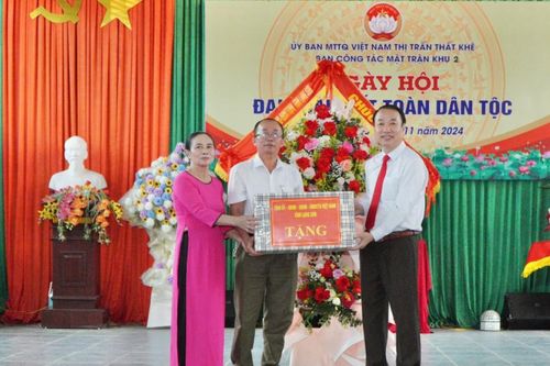 Lãnh đạo Ủy ban Kiểm tra Tỉnh ủy dự ngày hội đại đoàn kết toàn dân tộc tại huyện Tràng Định