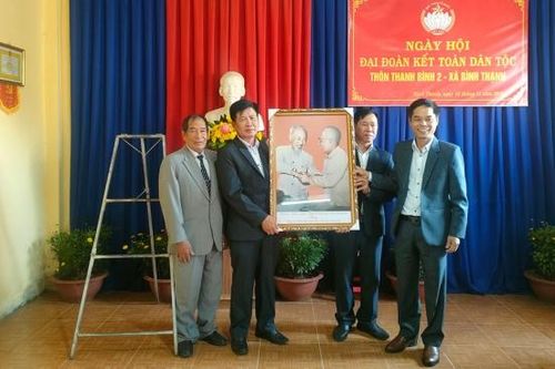 Chỉ huy trưởng Bộ CHQS tỉnh dự Ngày hội Đại đoàn kết tại Đức Trọng