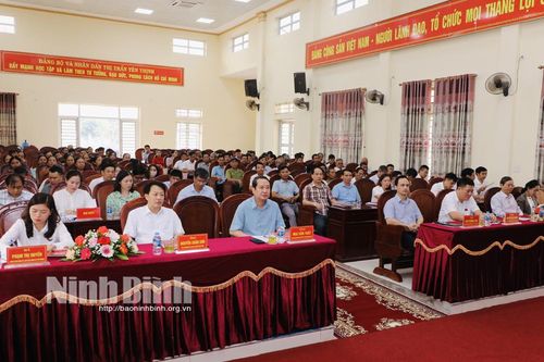 Đồng chí Phó Bí thư Thường trực Tỉnh ủy, Chủ tịch HĐND tỉnh tiếp xúc với cử tri thị trấn Yên Thịnh