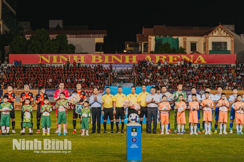 Phù Đổng Ninh Bình giành chiến thắng với hai dấu ấn của Hoàng Đức