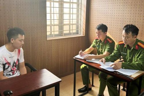 Chống đối CSGT, ma men lái xe 'điên' làm hỏng nặng 2 xe máy, 9 ô tô