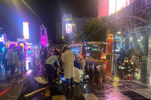 Tìm nam thanh niên tông 2 người phụ nữ nước ngoài bị thương