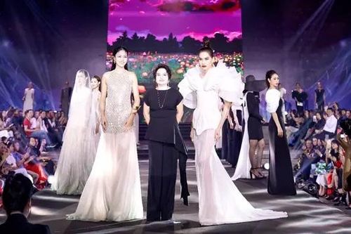 Fashion show 'Cội nguồn tinh hoa hội tụ' gây ấn tượng