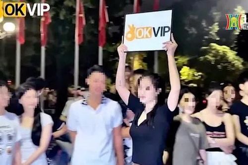 Xử nghiêm quảng cáo cờ bạc ở phố đi bộ Hồ Gươm