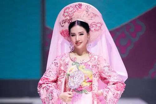 Bùi Quỳnh Hoa đưa văn hóa hầu đồng lên sàn diễn