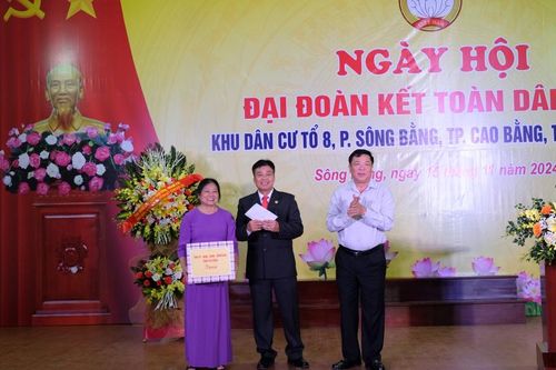 Bí thư Tỉnh ủy Trần Hồng Minh dự Ngày hội Đại đoàn kết toàn dân tộc tại Thành phố