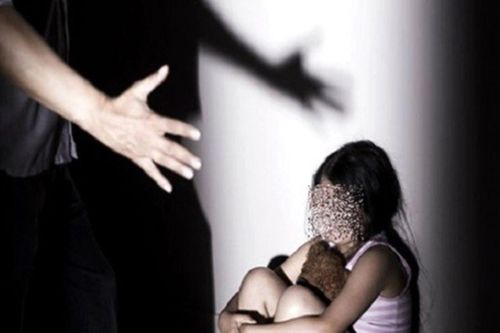 Gã thanh niên giở trò dâm ô với học sinh lớp 6 trên đường phố