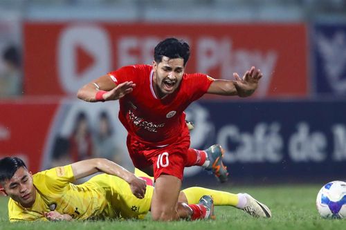 Cựu tuyển thủ U20 Việt Nam ghi siêu phẩm, Thanh Hóa đánh bại Thể Công Viettel