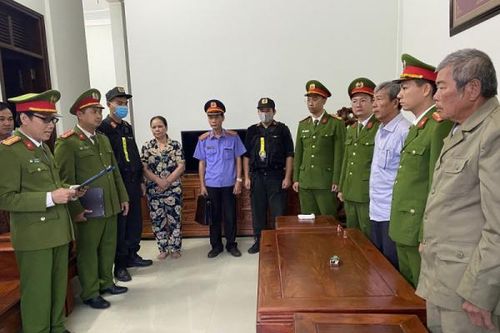 Cái giá của những kẻ 'rút ruột' công ty