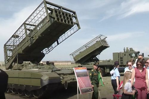 Báo Mỹ kinh ngạc trước sức mạnh hệ thống phun lửa hạng nặng TOS-3 Dragon
