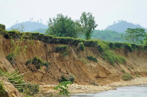 Sống thấp thỏm bên bờ sông Ngàn Phố