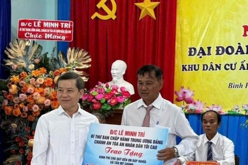 Chánh án Tòa án nhân dân tối cao Lê Minh Trí dự ngày hội Đại đoàn kết toàn dân tộc ở Mỹ Tho