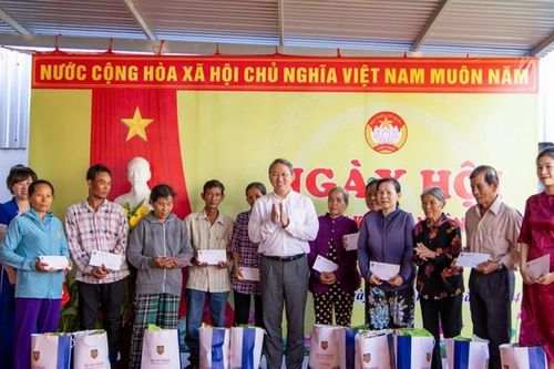 Bộ trưởng Tư pháp Nguyễn Hải Ninh dự Ngày hội Đại đoàn kết thôn Phong Ấp (Khánh Hòa)
