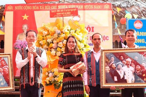 Người Cơ Tu 2 thôn Tà Lang và Giàn Bí phát huy tinh thần đoàn kết