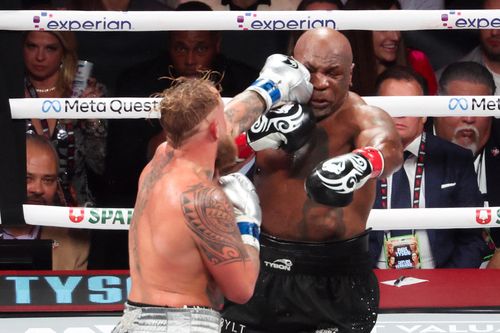 Truyền thông dậy sóng khi Mike Tyson thua Jake Paul