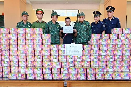 Hà Tĩnh: bắt đối tượng vận chuyển hơn 200 kg pháo hoa qua biên giới