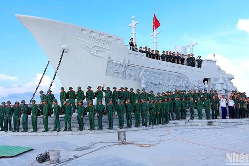 Bài cuối: Chia tay từ biển, đi lên từ hướng biển