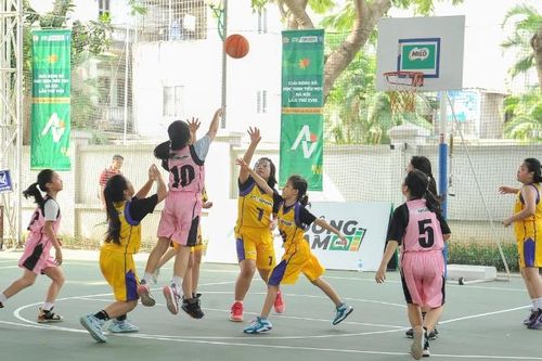 32 đội bóng tranh tài tại Vòng chung kết Giải bóng rổ học sinh tiểu học Hà Nội