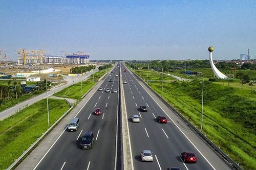 Dừng ô-tô trên dải dừng khẩn cấp cao tốc để ăn uống