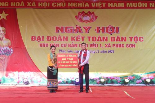 Đồng chí Lê Minh Hưng tham dự Ngày hội Đại đoàn kết toàn dân tộc ở Nghệ An