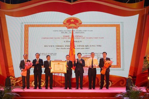 Triệu Phong đạt chuẩn huyện nông thôn mới, đón nhận Huân chương Độc lập hạng Nhì