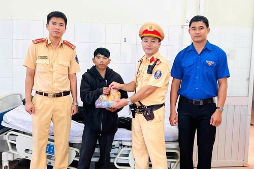 Giúp người hoạn nạn giữa đường