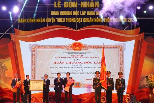 Quê hương cố Tổng Bí thư Lê Duẩn đón nhận Huân chương Độc lập hạng Nhì