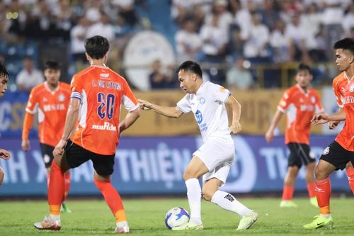 Thắng Đà Nẵng 5-0, sự trở lại mạnh mẽ của nhà đương kim vô địch