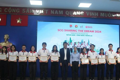 74 suất học bổng được trao đến sinh viên đang học tập tại khu vực miền Nam