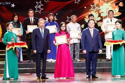 Hồ Chí Minh - Hành trình khát vọng 2024: Tôn vinh các tập thể, cá nhân điển hình tiên tiến tiêu biểu toàn quốc