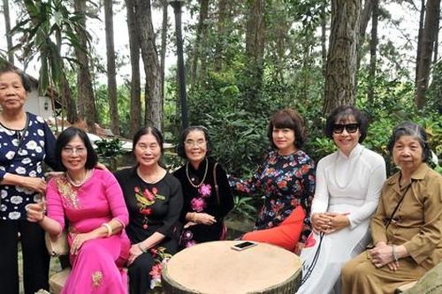 Tiền Phong có mấy bà...
