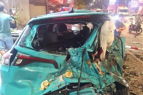 Lại xảy ra vụ ô tô 'điên' tông nhiều phương tiện trên đường ở Bình Dương