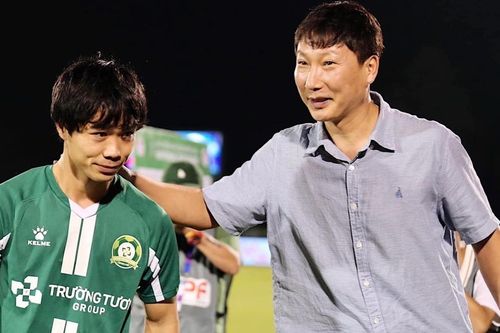 Tuyển Việt Nam: Công Phượng tỏa sáng, ông Kim Sang Sik liệu có cần?